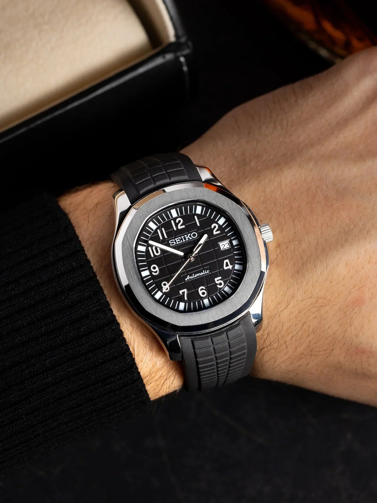 SEIKONAUT CLASSIC BLACK MEN'S MOD WATCH